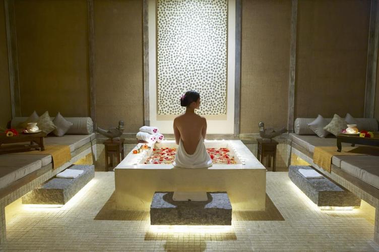 Rejuvenate Your Body and Mind: The Restorative Power of Herbal Water Therapy SPA