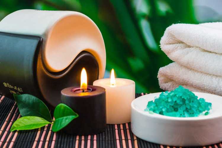 The Benefits of Herbal Essential Oil Massage for Health and Wellness