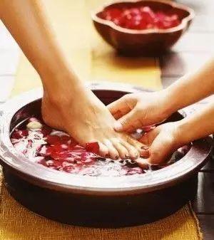 Uncover the Secrets of Detoxification Through Foot Reflexology