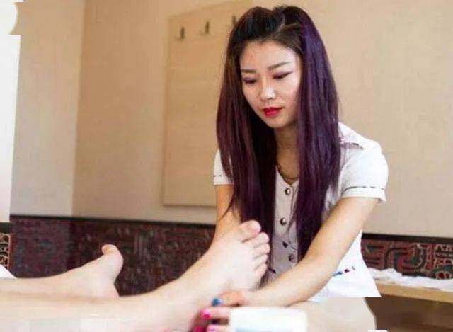 Enhancing Wellness Through Foot Massage: The Holistic Benefits of Foot Reflexology Services