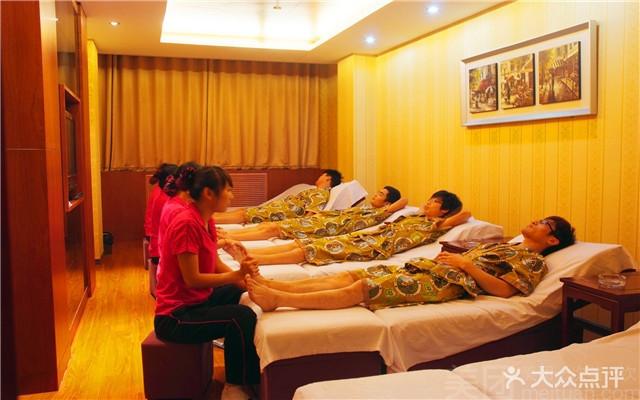 The Synergy of Foot Reflexology and Acupuncture in Holistic Wellness