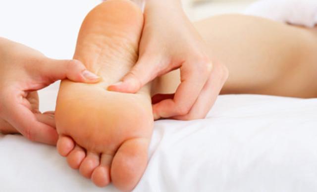 The Harmonious Union: Exploring the Synergistic Benefits of Foot Massage and Acupuncture