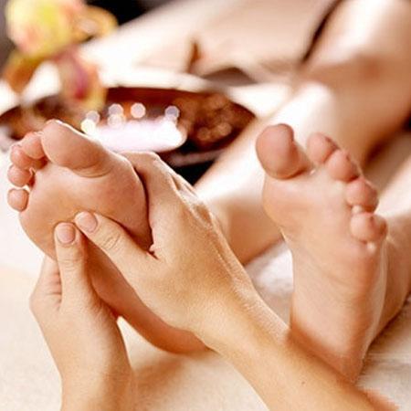 The Comprehensive Guide to Wellness: Exploring the Benefits and Techniques of Foot Therapy Treatments