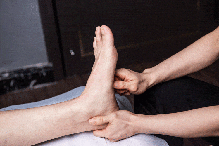 The Hidden Health Benefits of Regular Foot Massage: Why You Should Consider Visiting a Foot Spa for Holistic Wellness